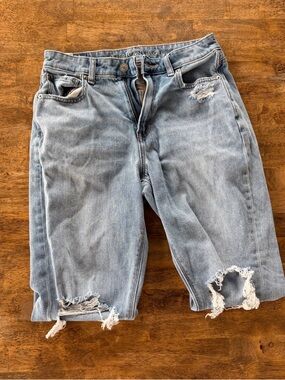 American Eagle Outfitters Light Wash Distressed Denim Jeans